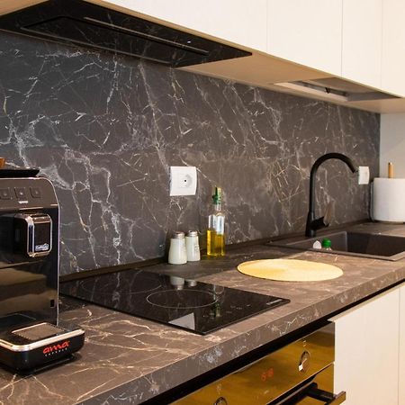 Luxury Rooftop 23 Bed and Breakfast Tirana Exterior foto