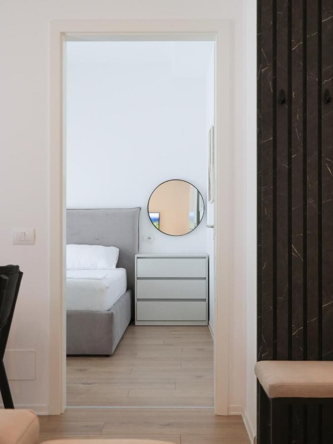 Luxury Rooftop 23 Bed and Breakfast Tirana Exterior foto