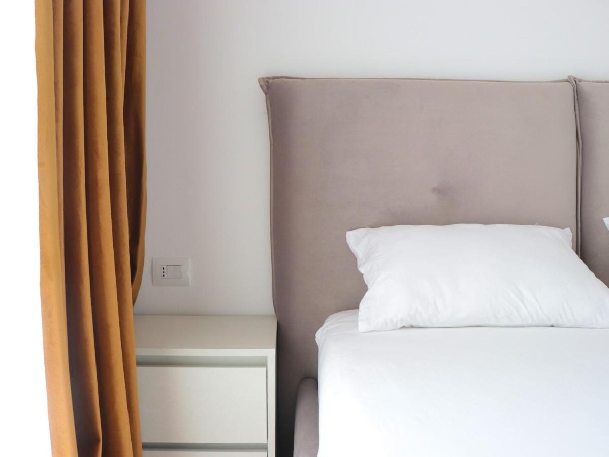 Luxury Rooftop 23 Bed and Breakfast Tirana Exterior foto