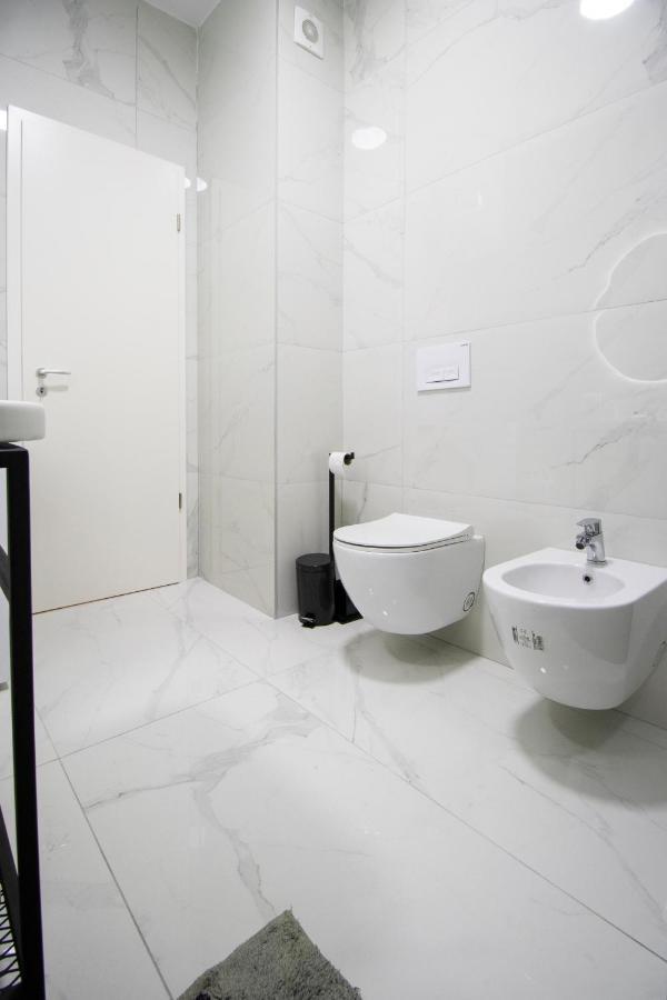 Luxury Rooftop 23 Bed and Breakfast Tirana Exterior foto