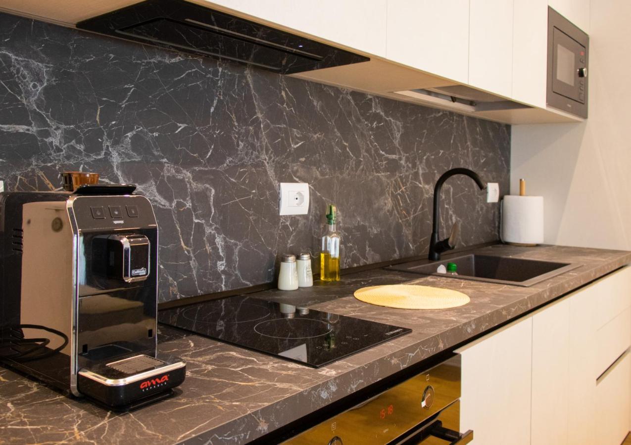 Luxury Rooftop 23 Bed and Breakfast Tirana Exterior foto