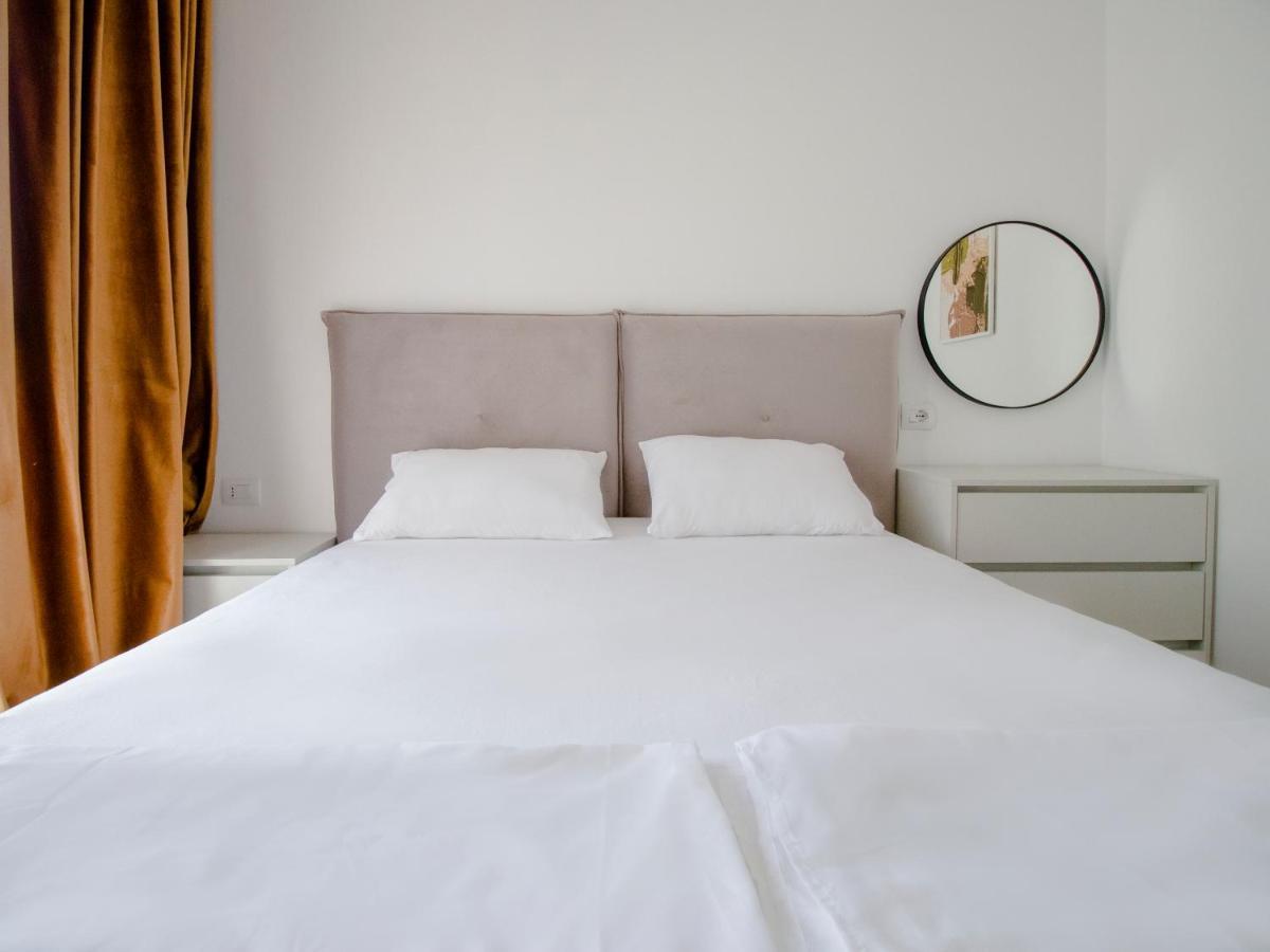 Luxury Rooftop 23 Bed and Breakfast Tirana Exterior foto