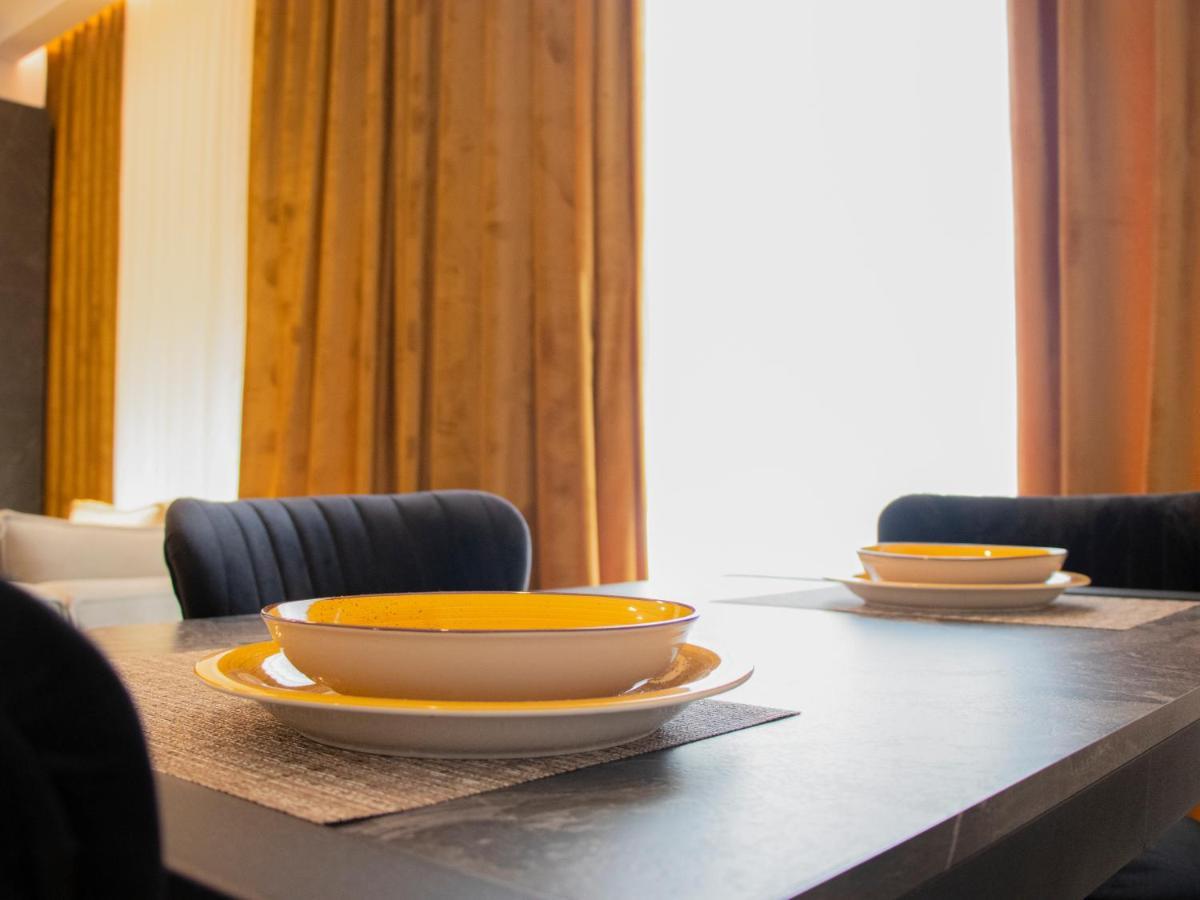 Luxury Rooftop 23 Bed and Breakfast Tirana Exterior foto