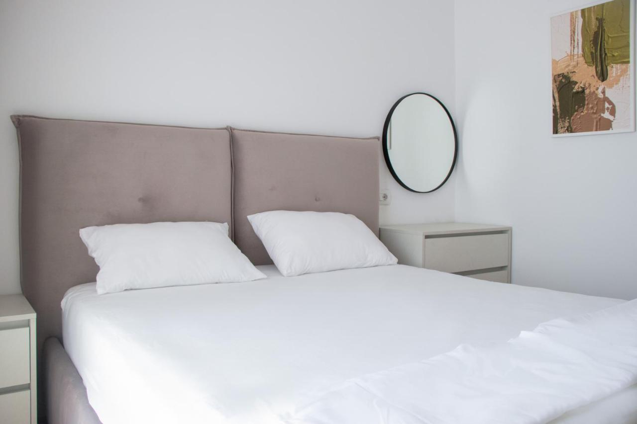 Luxury Rooftop 23 Bed and Breakfast Tirana Exterior foto